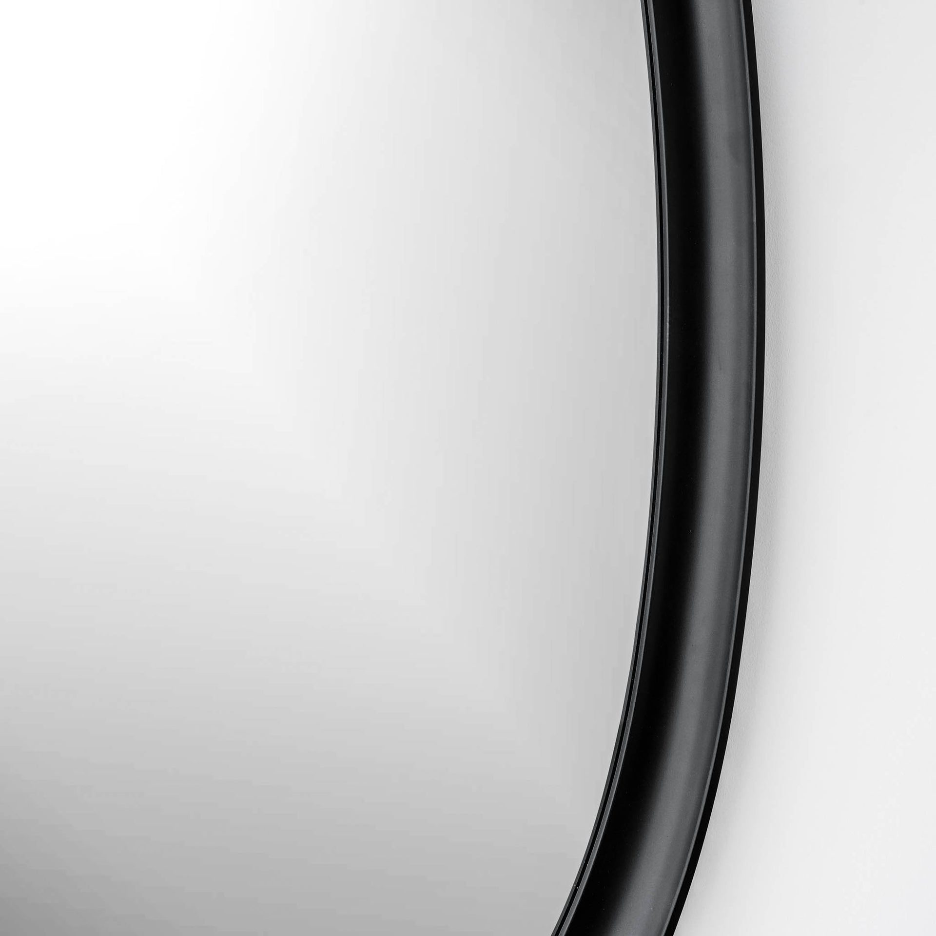 Parisienne black oval mirror close up